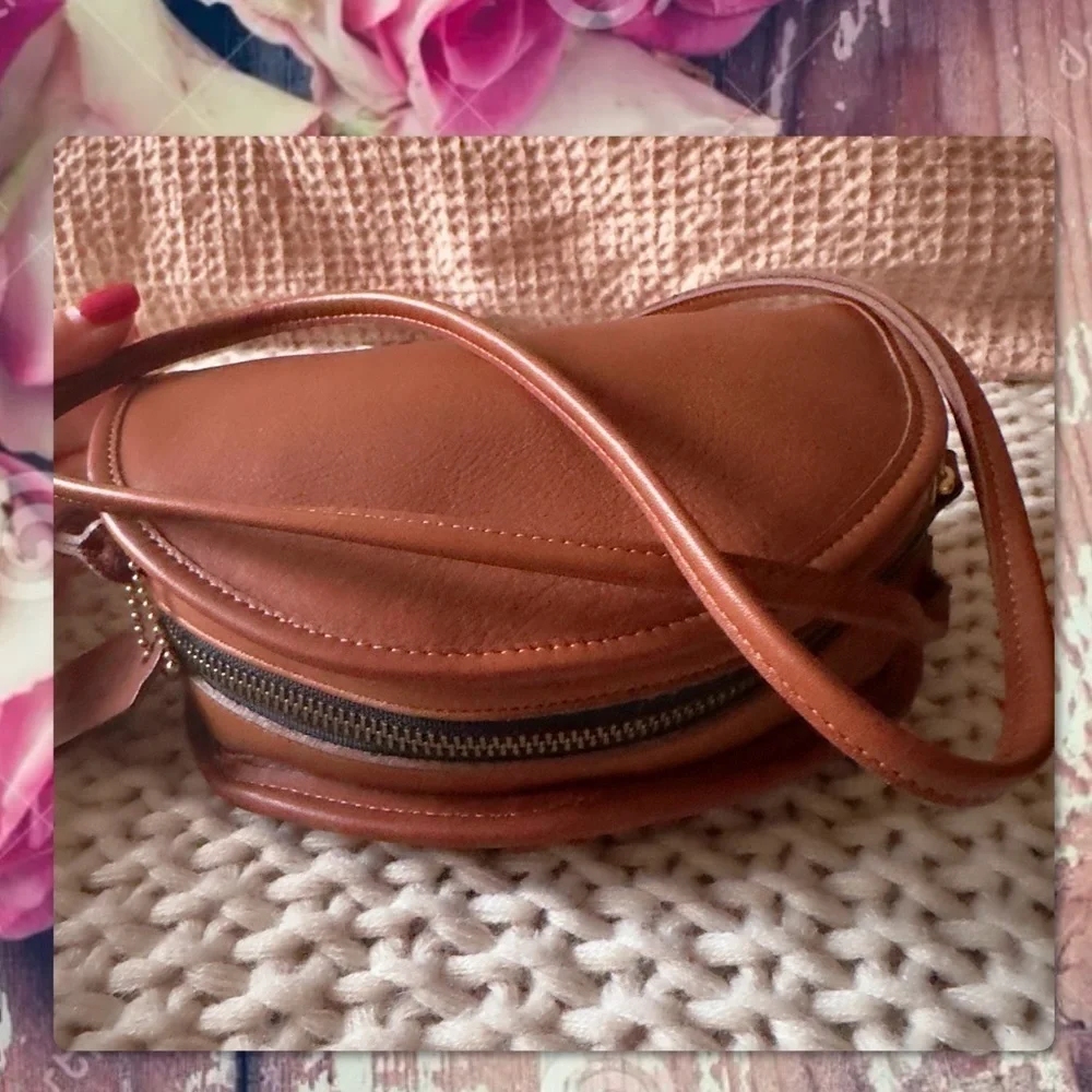 VINTAGE COACH KIMBALL HALF MOON BRITISH TAN CROSSBODY BAG 9911